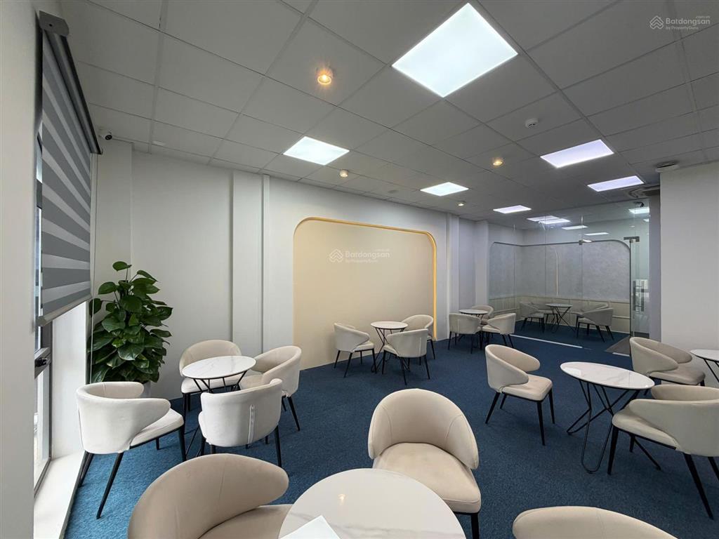 Cho thuê văn phòng duy tân 150m2, giá chỉ 30tr/tháng, full nội thất, chia sẵn phòng ban tiện nghi