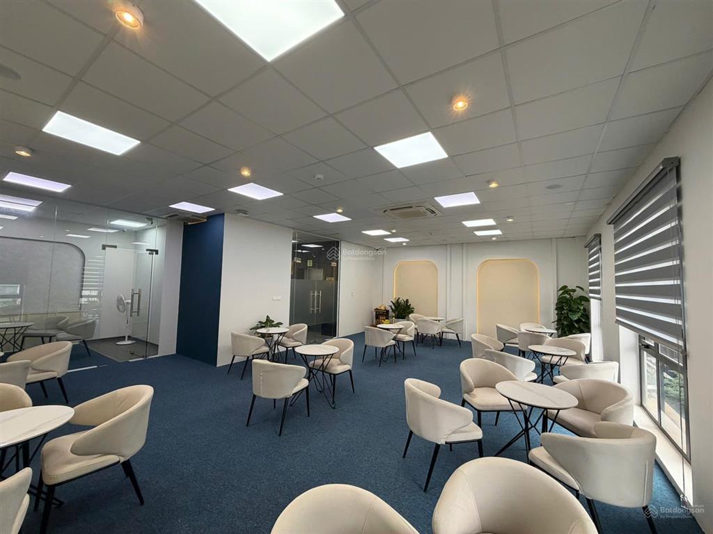 Cho thuê văn phòng duy tân 150m2, giá chỉ 30tr/tháng, full nội thất, chia sẵn phòng ban tiện nghi