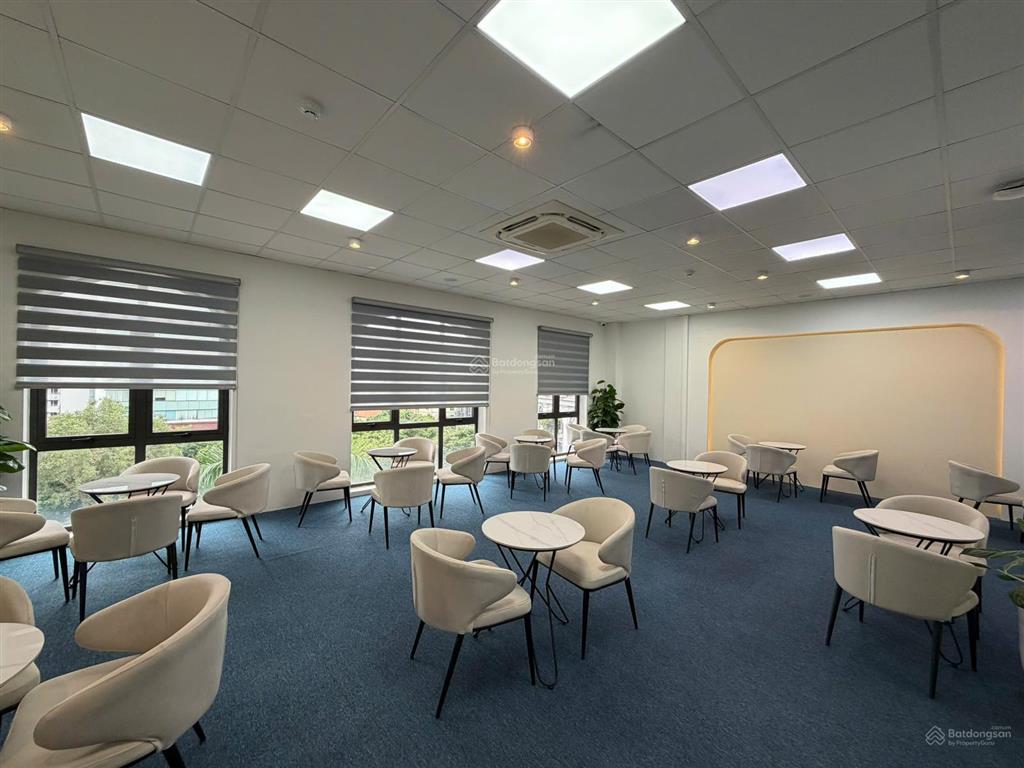 Cho thuê văn phòng duy tân 150m2, giá chỉ 30tr/tháng, full nội thất, chia sẵn phòng ban tiện nghi