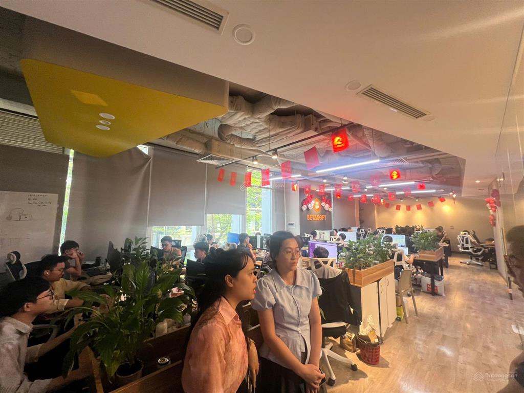Nhượng văn phòng full nội thất ac building  duy tân 120m2 giá siêu rẻ tại kv cầu giấy