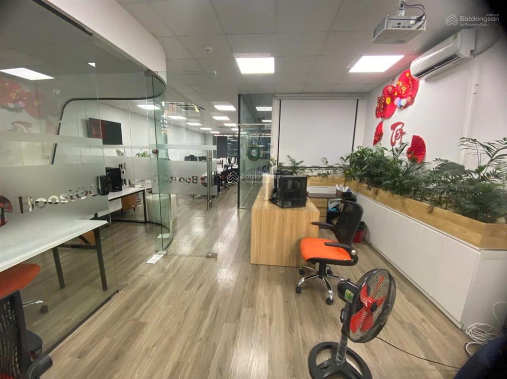 Cho thuê văn phòng tòa the matrix one 150m², cắt lẻ, giá rẻ chia sẵn phòng ban