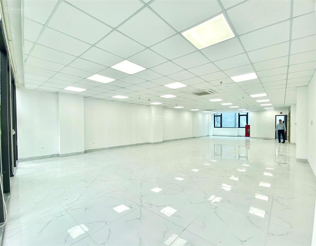 Cho thuê văn phòng mặt phố lạc long quân 150m² chỉ 25 triệu  view đẹp, giá cực rẻ, vào làm ngay