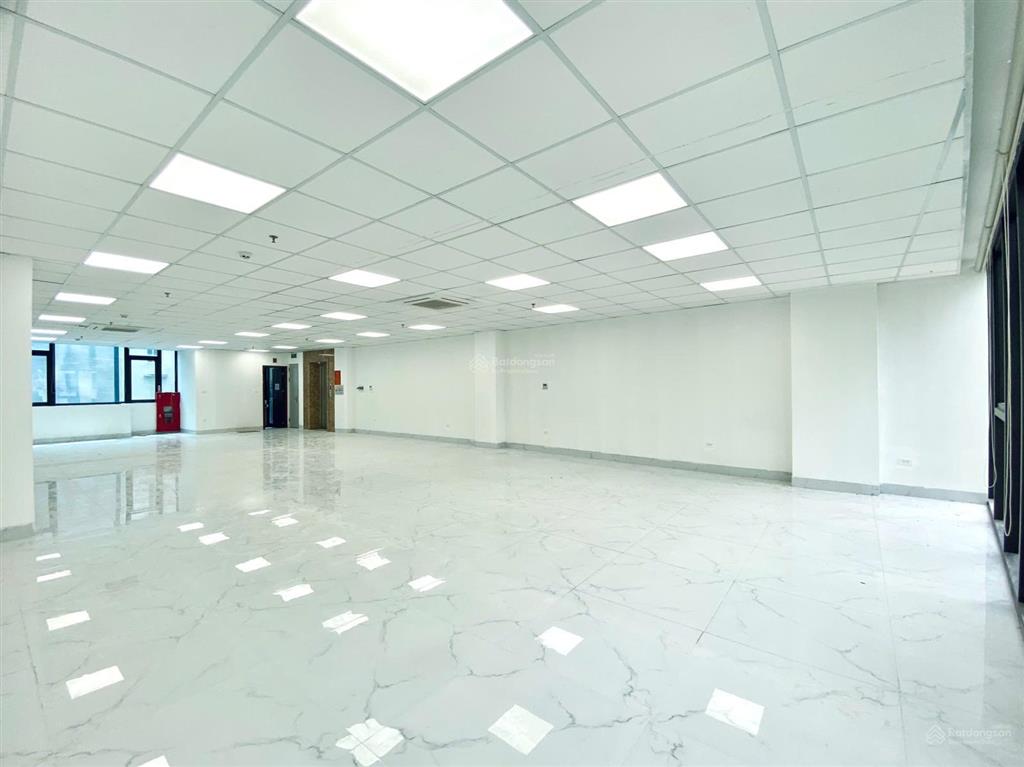 Cho thuê văn phòng mặt phố lạc long quân 150m² chỉ 25 triệu  view đẹp, giá cực rẻ, vào làm ngay
