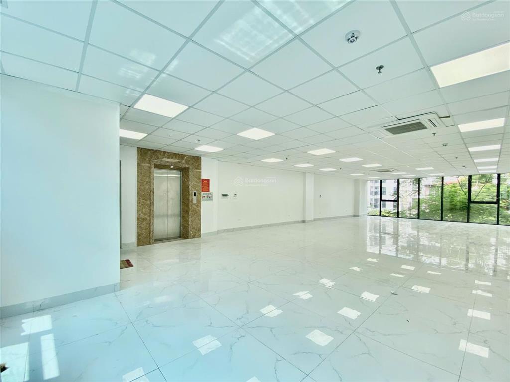 Cho thuê văn phòng mặt phố lạc long quân 150m² chỉ 25 triệu  view đẹp, giá cực rẻ, vào làm ngay