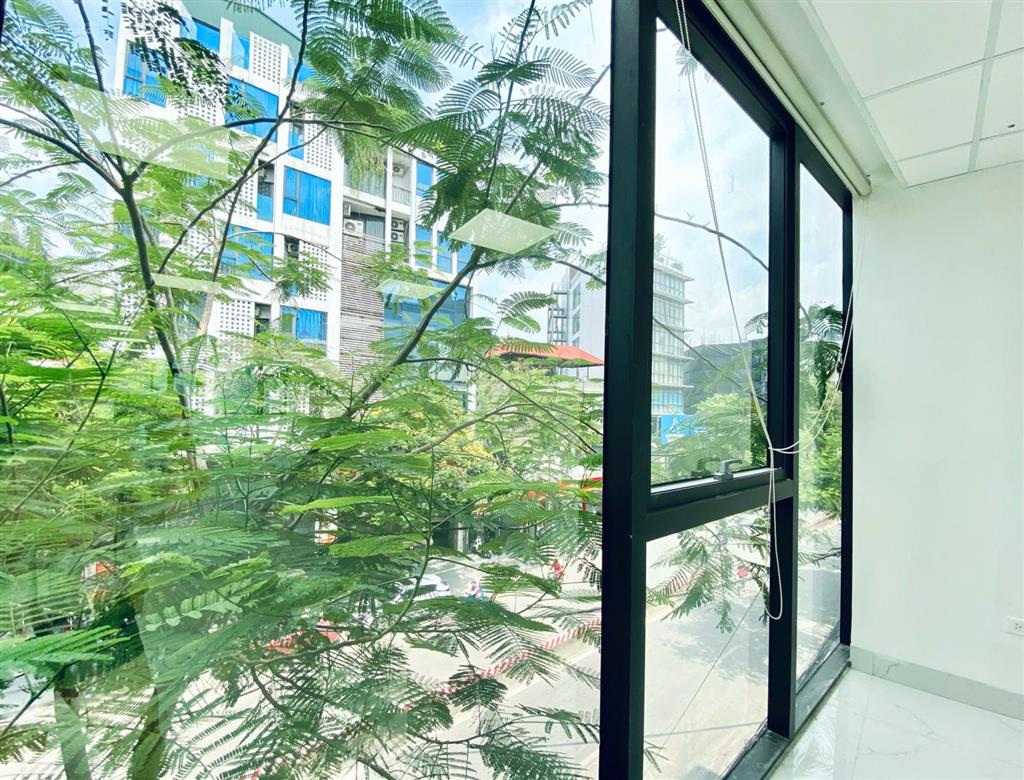 Cho thuê văn phòng mặt phố lạc long quân 150m² chỉ 25 triệu  view đẹp, giá cực rẻ, vào làm ngay