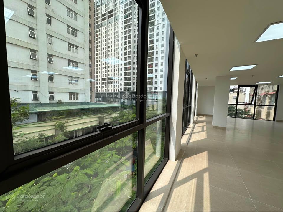 Cho thuê văn phòng 130m phố nguyễn trãi  ngay ngã tư sở  giá tốt