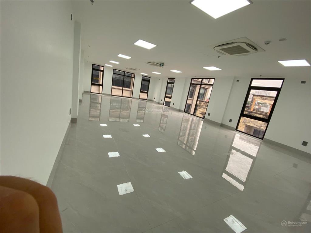 Cho thuê văn phòng 150m2 phố nguyễn trãi  ngay ngã tư sở  giá thuê chỉ 27tr phù hợp mọi lĩnh vực