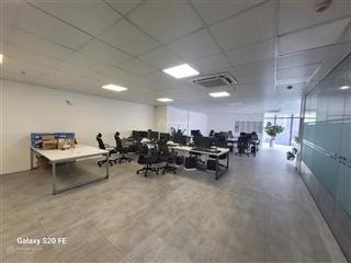 Cho thuê sàn văn phòng tòa hoàng ngân plaza. diện tích 200m2 (cắt lẻ) sẵn nội thất view thoáng đẹp