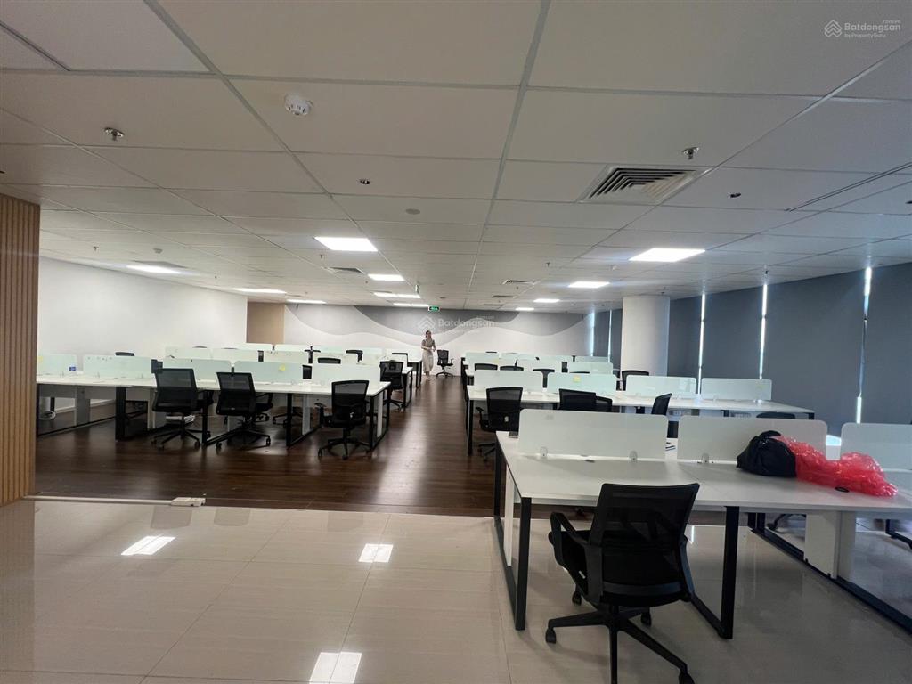 Chủ đầu tư hud tower  lê văn lương cho thuê văn phòng diện tích 330m2 (có cắt lẻ) nội thất đẹp