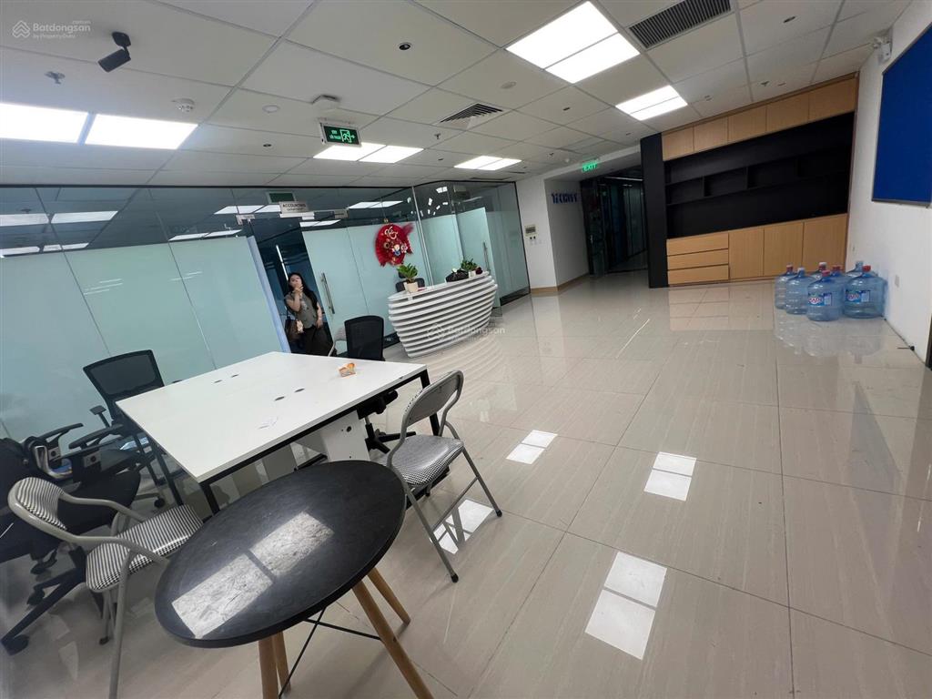 Chủ đầu tư hud tower  lê văn lương cho thuê văn phòng diện tích 330m2 (có cắt lẻ) nội thất đẹp