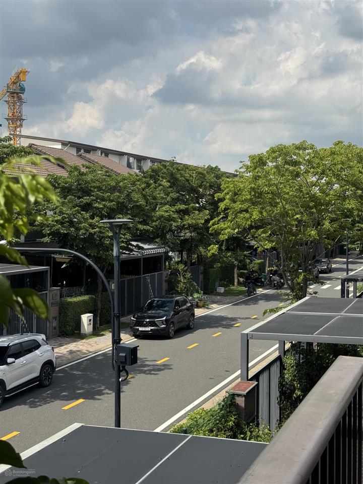 Cần bán nhà phố vườn liền kề 2 lầu tại kđt waterpoint, sổ hồng sẵn, công chứng ngay