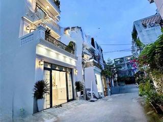 Cô chú bán nhà tại đ. cách mạng tháng 8, p.10, q.10, giá 4,95 tỷ, dt80m2 (5x16m), thuê 31tr/tháng.