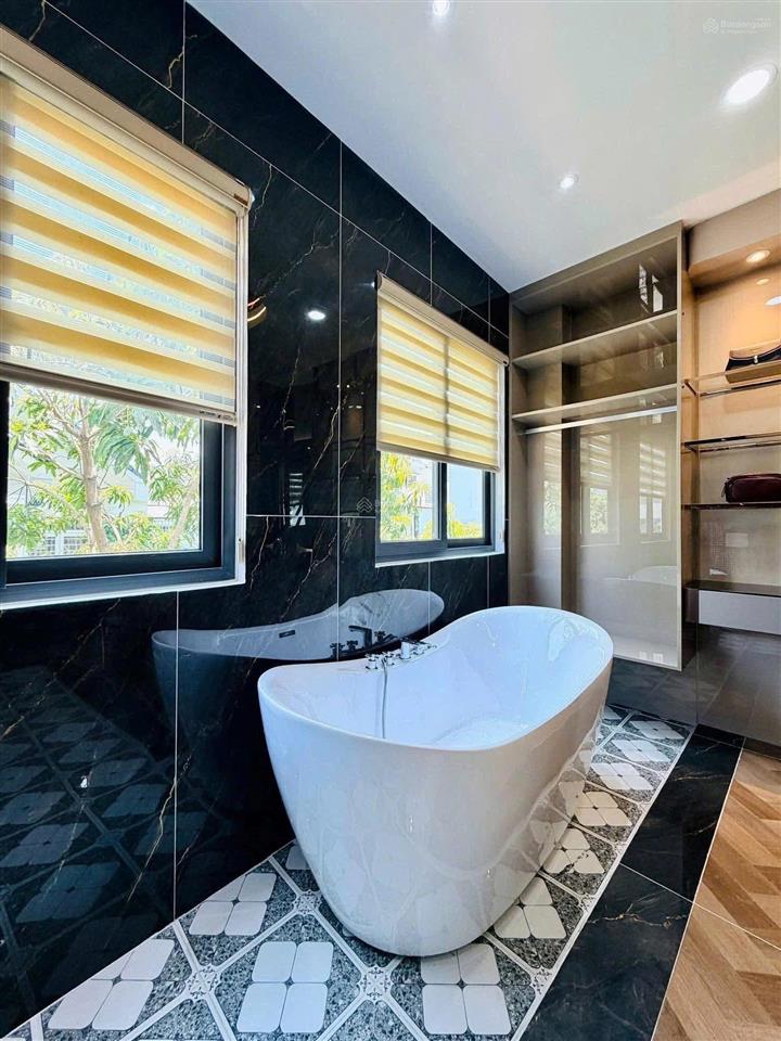 Nhà hẻm xe hơi có sổ đẹp nguyễn văn linh quận 7  giá chỉ 4.99 tỷ(tl), dt lớn 90m2, có hđ thuê sẵn