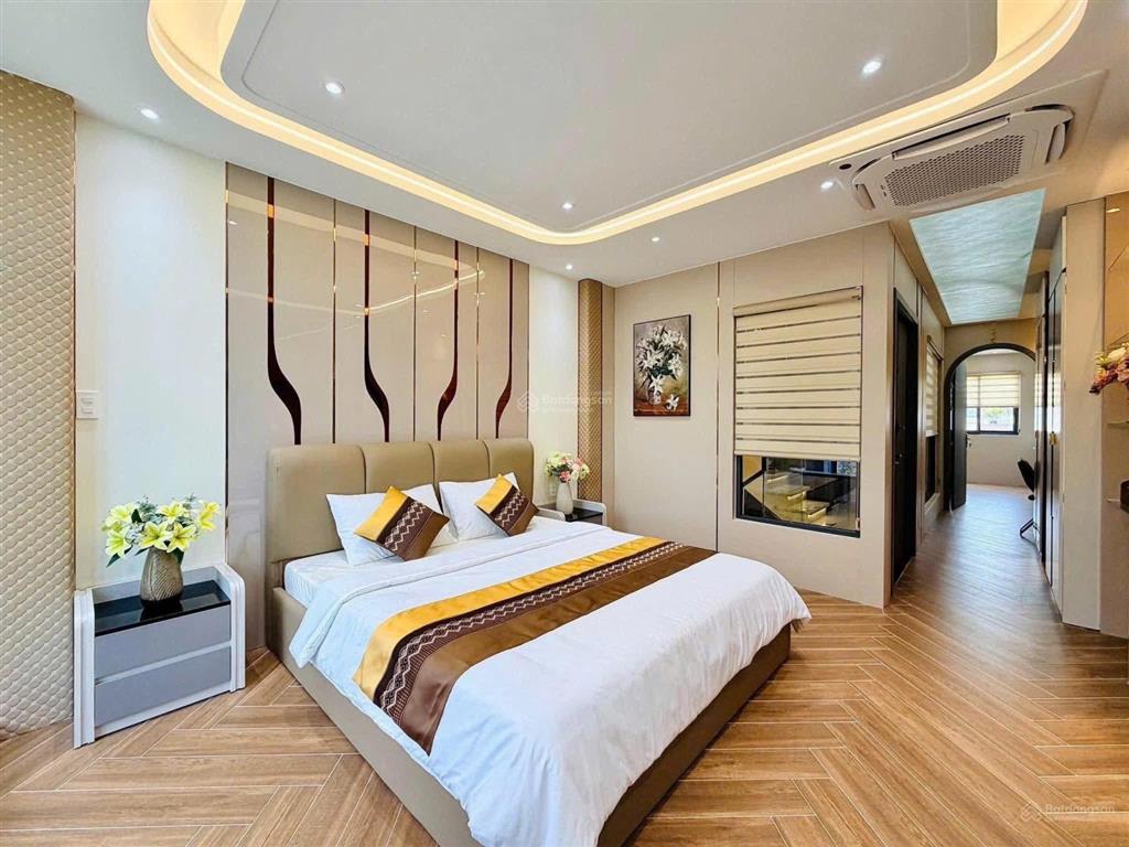 Nhà hẻm xe hơi có sổ đẹp nguyễn văn linh quận 7  giá chỉ 4.99 tỷ(tl), dt lớn 90m2, có hđ thuê sẵn