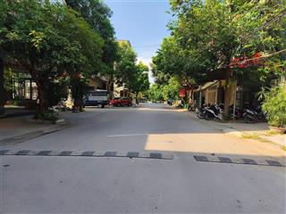 Vị trí vàng cạnh metro 8, chỉ 20 triệu/m2 giá tốt hòa lạc, mặt tiền 6m, view hồ