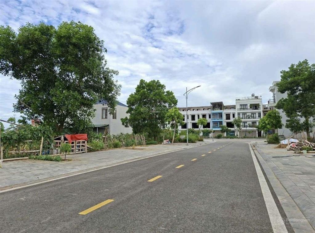 Gia đình em có mảnh đất vàng tại hòa lạc, 100m2 full thổ cư, chỉ hơn 2 tỷ