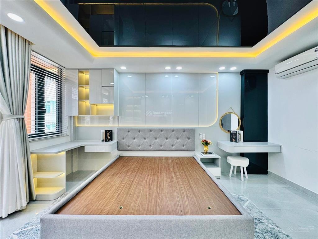 Vị trí đắt giá lê văn sỹ, p12, quận 3, cn 65m2 đang cho thuê 19tr/1tháng giá cả còn thương lượng