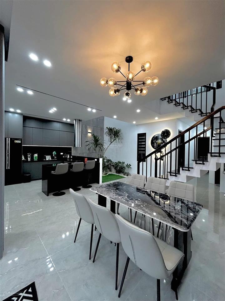 Biệt thự quận 6, 120m2 lý chiêu hoàng, p10, q6 full nội đầy sổ hồng riêng giấy hoàn công đủ