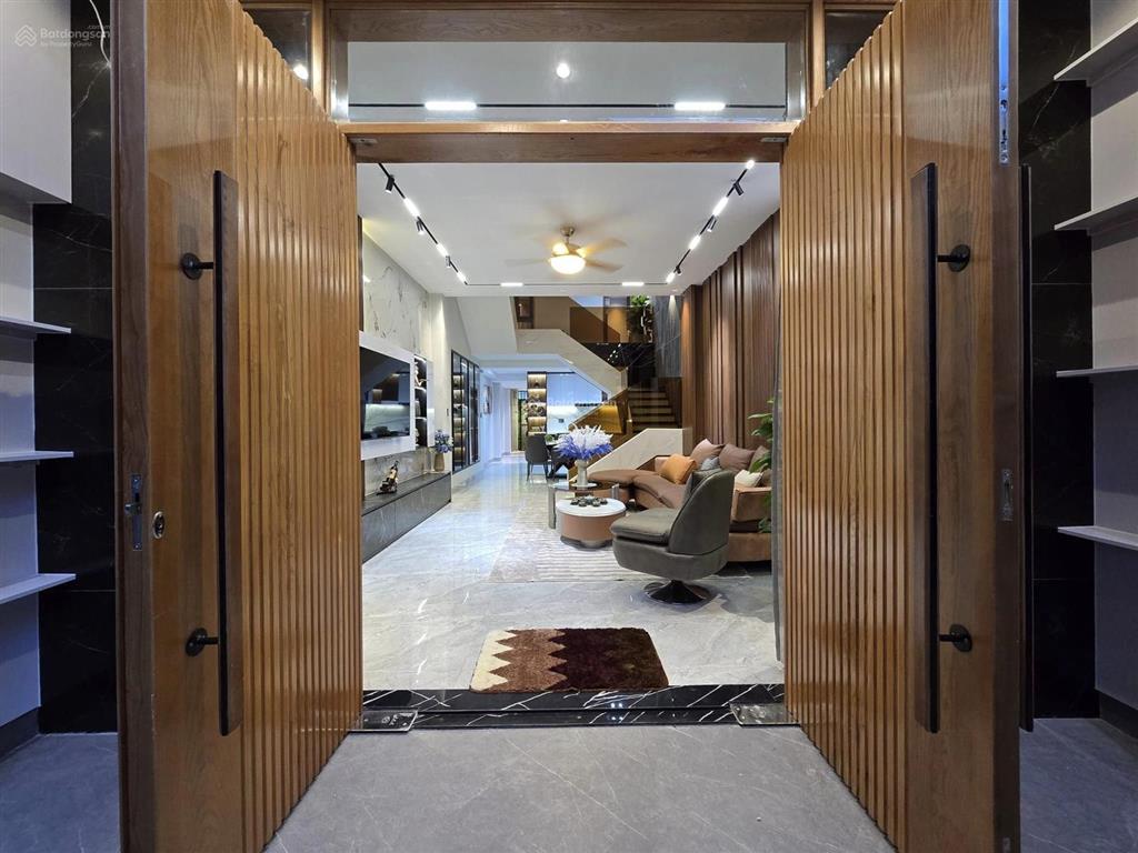 Bán gấp nhà kỳ đồng q3 80m2/3tỷ900tr sổ hồng riêng sang tên ngay cho thuê 25tr/thang