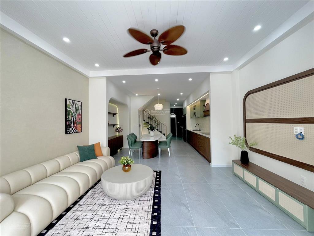 Bán căn nhà 70m2/3 tỷ 900 rộng rãi, hẻm thoáng, ở liền hoặc cho thuê có hđ sẵn sang tên ngay