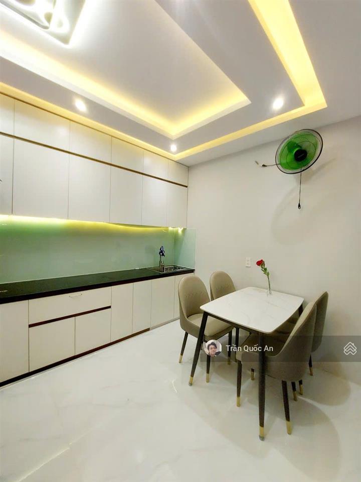 Nhà đẹp mới cóng  4x11  3pn  sát bên phú mỹ hưng khoảng 5p chạy xe  khu hiện hữu  không qh
