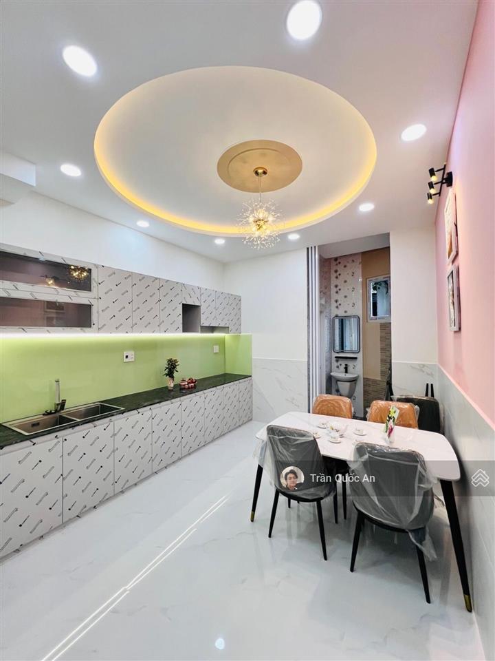 Gần cầu chà và quận 8  86m2, 3 tầng  hẻm thông thoáng, có sân xe  6,x tỷ  shr