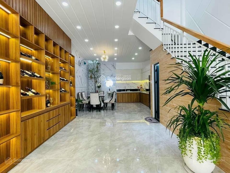 Chính chủ kẹt tiền bán gấp! nhà hẻm 6m sư vạn hạnh, p12, quận 10, 73m2, 5tỷ7, gần vạn hạnh mall