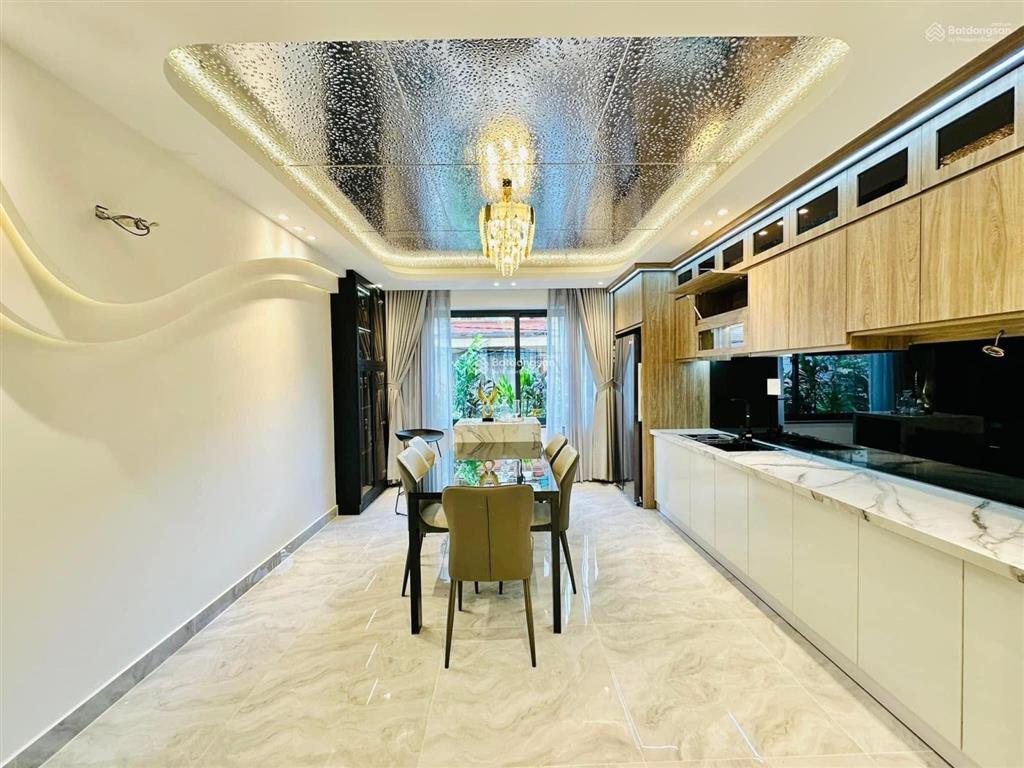 Đầu tư sinh lời ngay nhà lê văn sỹ, p13, quận 3, 72m2, 4tỷ2 đang cho thuê 18tr/th, sổ hồng riêng