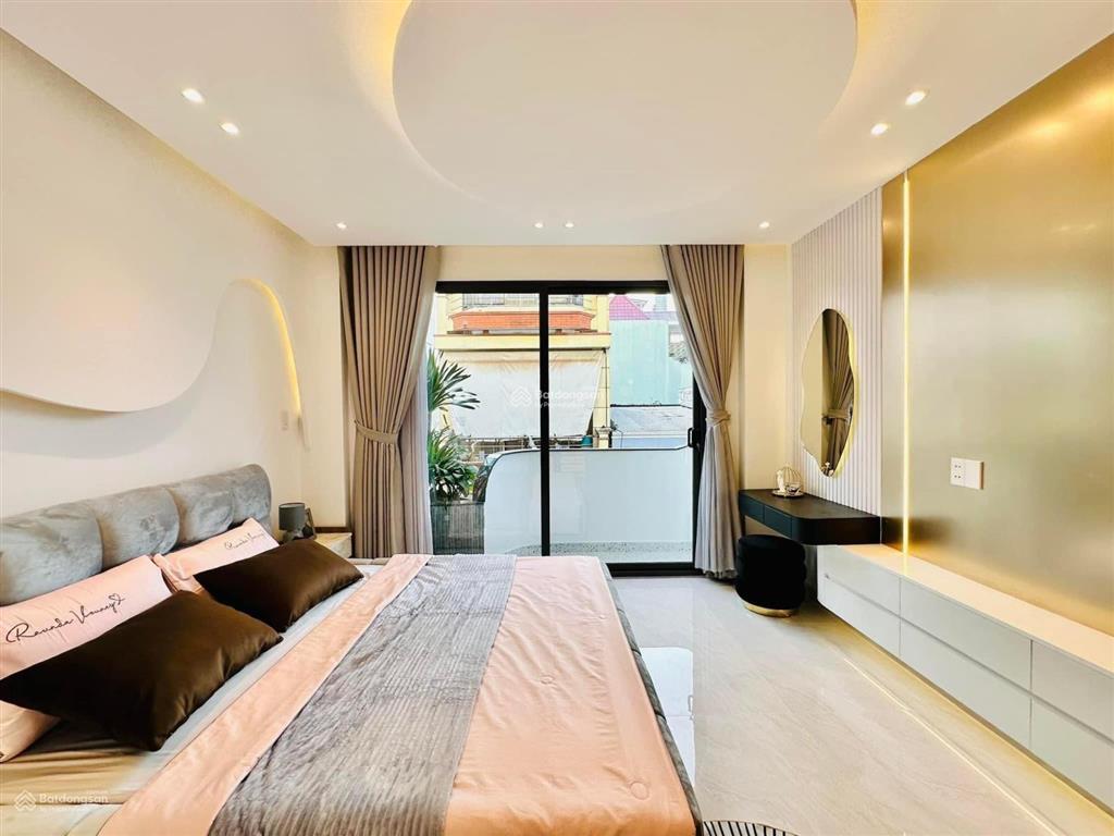 Đầu tư sinh lời ngay nhà lê văn sỹ, p13, quận 3, 72m2, 4tỷ2 đang cho thuê 18tr/th, sổ hồng riêng