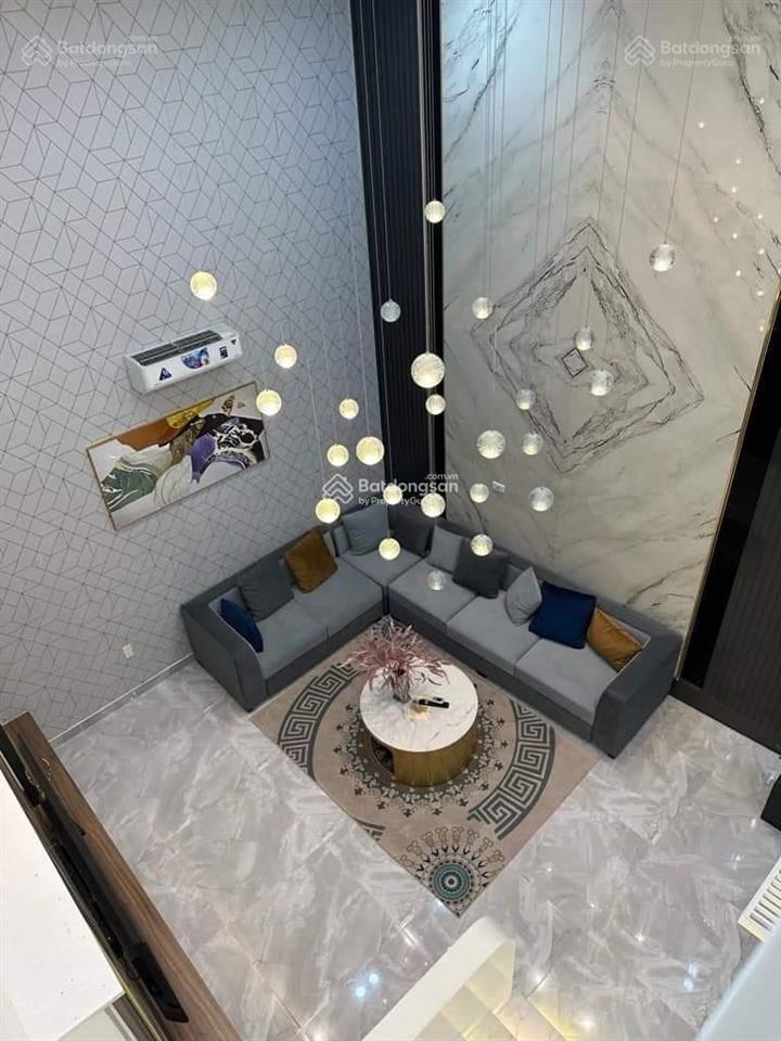 Bán nhà ngộp trương quyền  p6  q3 đang cho thuê 21 tr/th. dt 80m2, 3tỷ780tr nằm sát cv lê văn tám