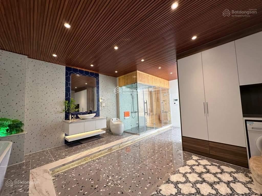 Bán nhà ngộp trương quyền  p6  q3 đang cho thuê 21 tr/th. dt 80m2, 3tỷ780tr nằm sát cv lê văn tám