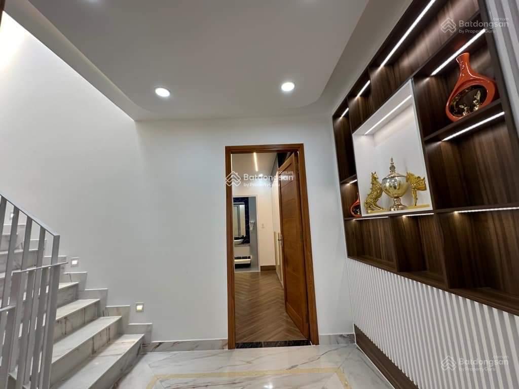 Bán nhà ngộp trương quyền  p6  q3 đang cho thuê 21 tr/th. dt 80m2, 3tỷ780tr nằm sát cv lê văn tám