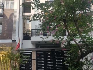 Bán nhà ngộp trương quyền  p6  q3 đang cho thuê 21 tr/th. dt 80m2, 3tỷ780tr nằm sát cv lê văn tám