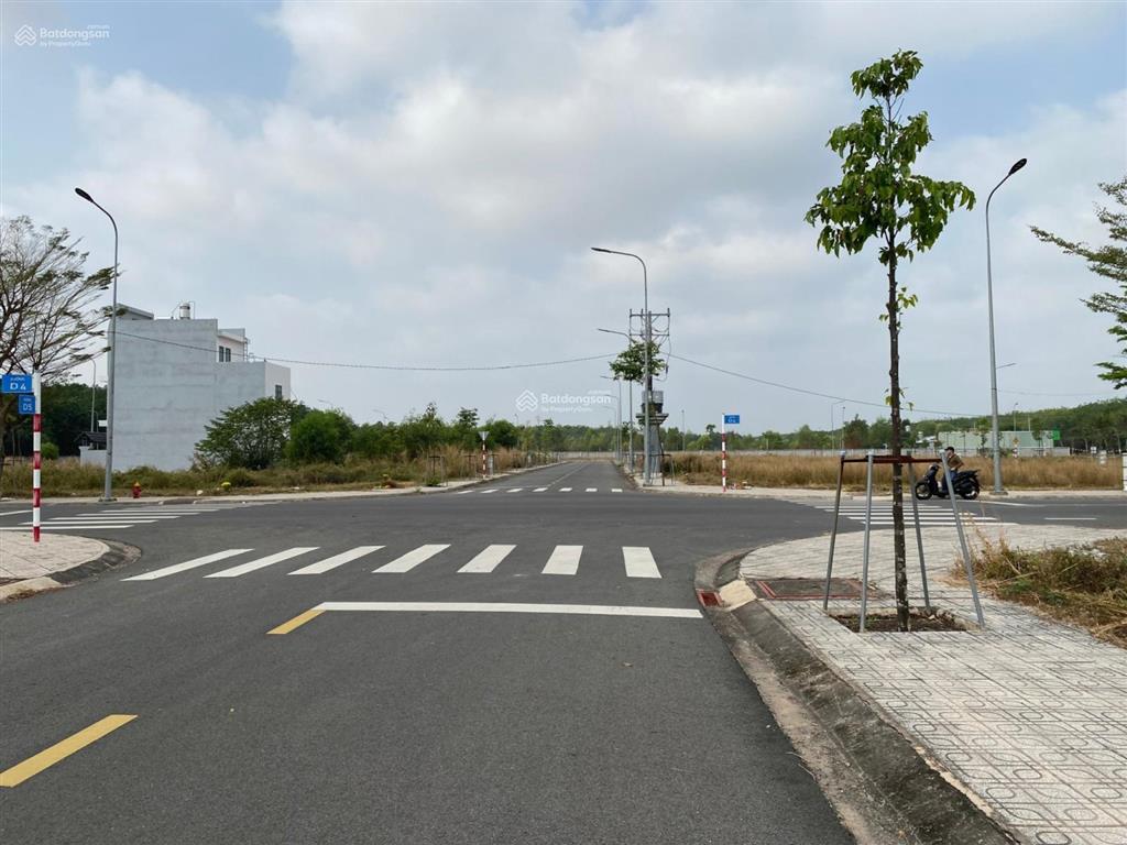 Bán lô đất cực đẹp đường gò cát, phú hữu, quận 9, sổ riêng, 90m2, 3tỷ2, xây tự do, full thổ cư