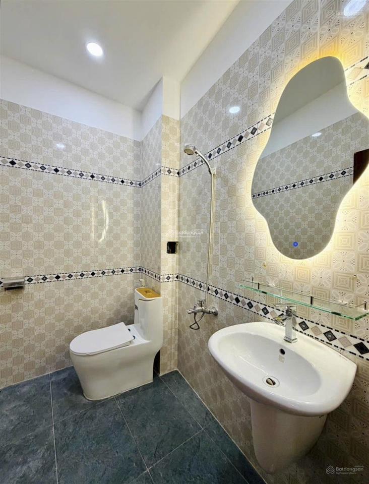 Chỉ 6tỷ250tr sở hữu ngay nhà phố 75m2, đường đề thám, quận 1, sổ hồng chính chủ, đang cho thuê 26tr