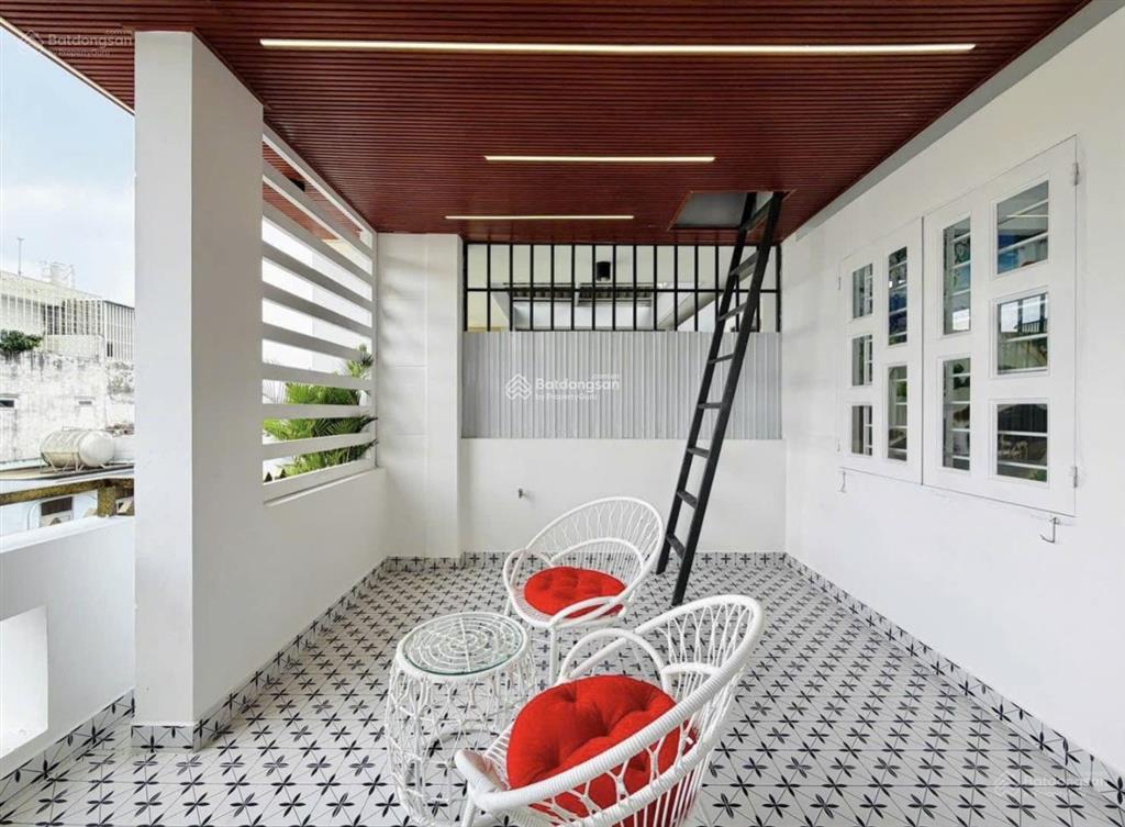 Chỉ 6tỷ250tr sở hữu ngay nhà phố 75m2, đường đề thám, quận 1, sổ hồng chính chủ, đang cho thuê 26tr