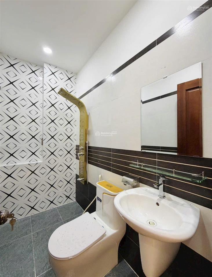 Chỉ 6tỷ250tr sở hữu ngay nhà phố 75m2, đường đề thám, quận 1, sổ hồng chính chủ, đang cho thuê 26tr