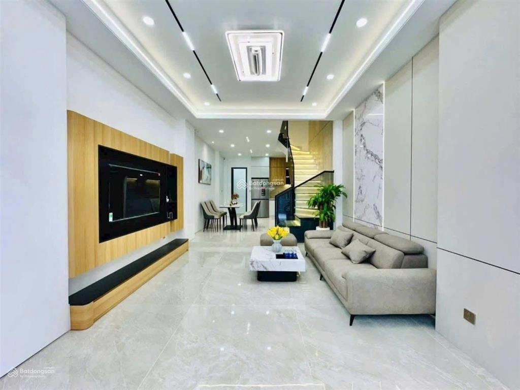 Bán gấp nhà đ. nguyễn thành ý, đakao, quận 1, 72.8m2, đang cho thuê 22tr/th, sổ hồng riêng