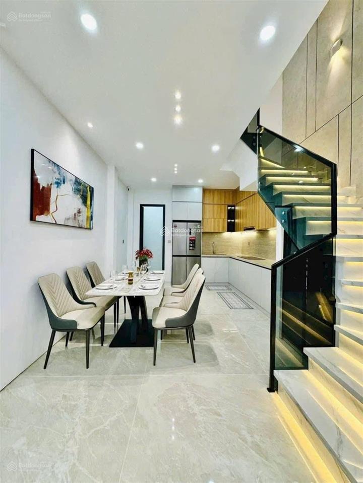 Bán gấp nhà đ. nguyễn thành ý, đakao, quận 1, 72.8m2, đang cho thuê 22tr/th, sổ hồng riêng
