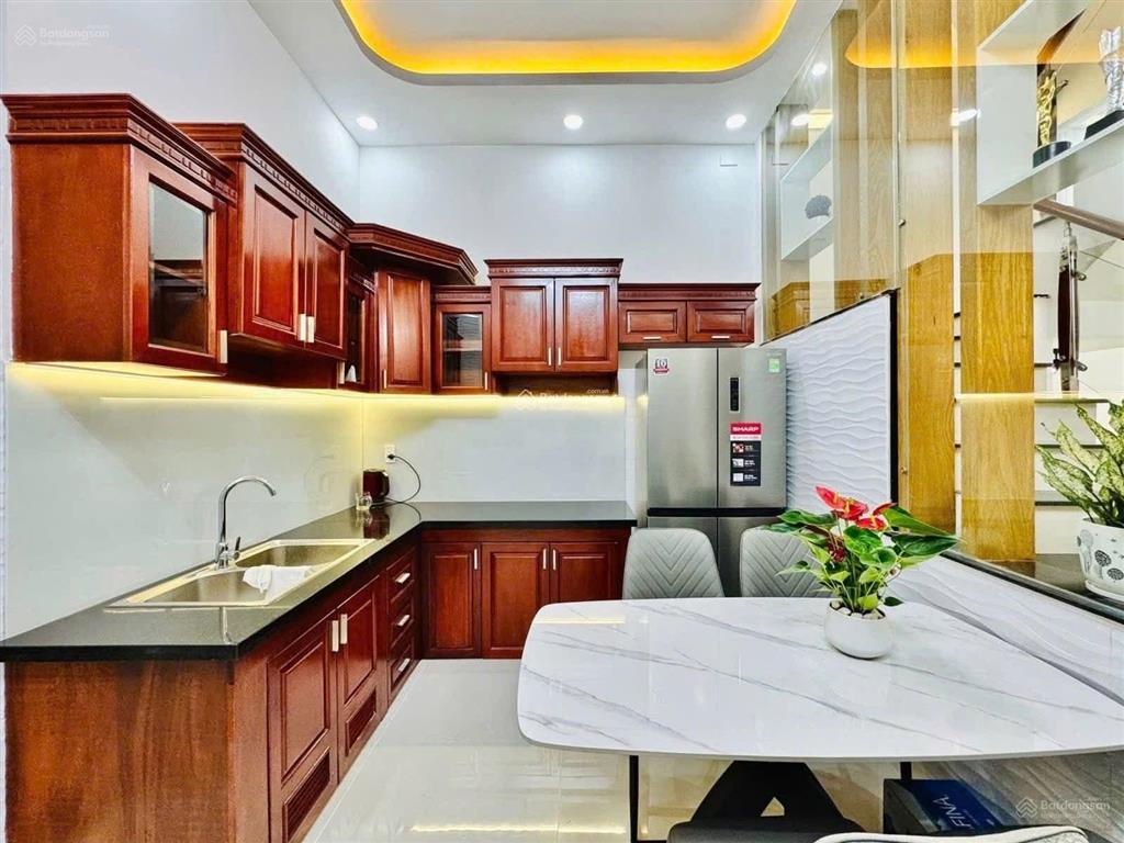 Cô tú bán nhà hồ xuân hương, p. võ thị sáu, q3 gần thpt nguyễn thị minh khai, 70m2, 3tỷ550tr, shr