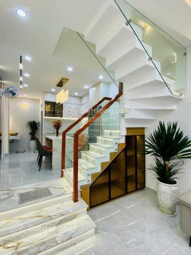 Xoay vốn bán gấp nhà hẻm 7m dương bá trạc, p1, quận 8, đang cho thuê 12tr/th, 68m2, 2tỷ7, sổ riêng