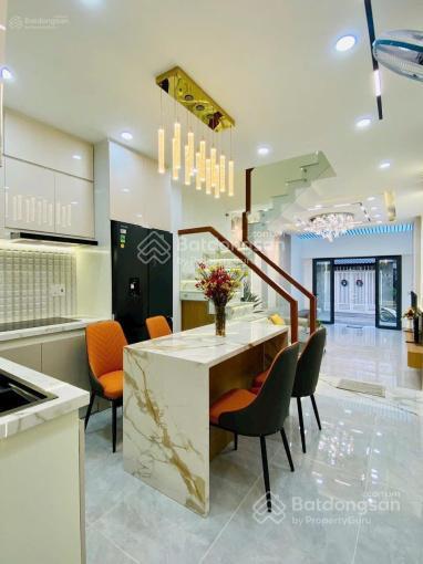 Xoay vốn bán gấp nhà hẻm 7m dương bá trạc, p1, quận 8, đang cho thuê 12tr/th, 68m2, 2tỷ7, sổ riêng