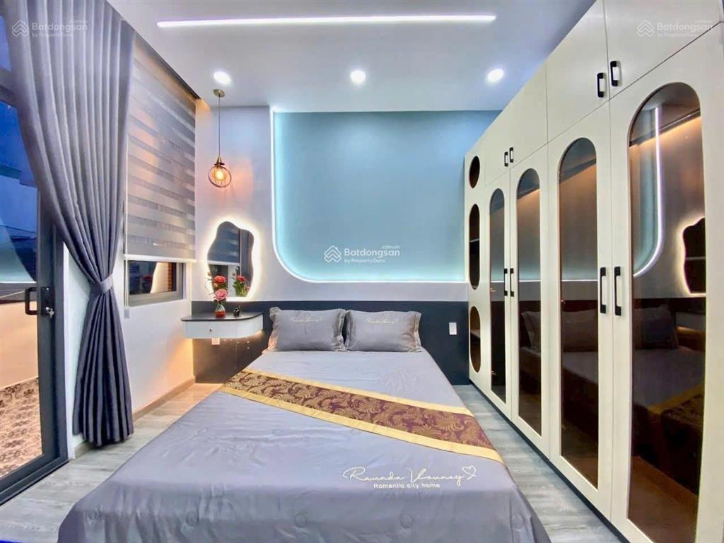 Bán gấp nhà ngay ngô quyền, p.8, quận 10, 64.5m2, 2tỷ850tr, đang cho thuê 19tr/th, sổ hồng riêng