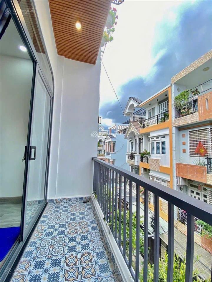 Bán gấp nhà ngay ngô quyền, p.8, quận 10, 64.5m2, 2tỷ850tr, đang cho thuê 19tr/th, sổ hồng riêng