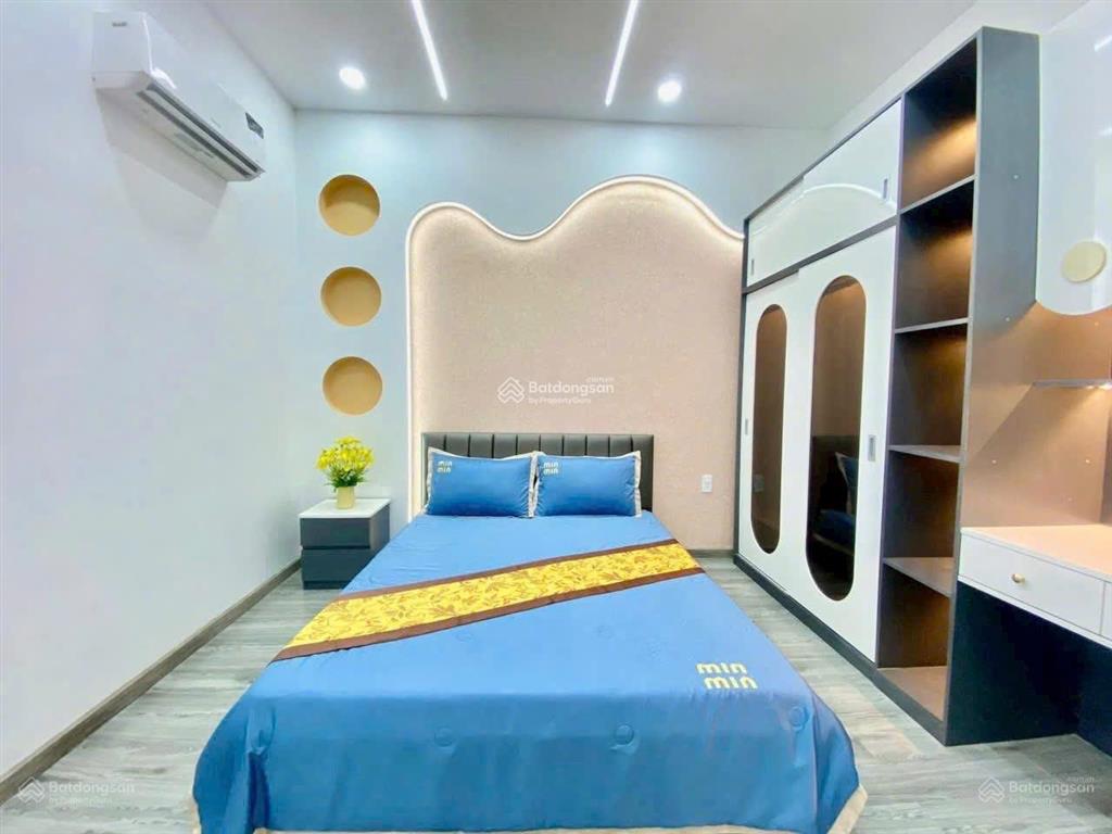 Bán gấp nhà ngay ngô quyền, p.8, quận 10, 64.5m2, 2tỷ850tr, đang cho thuê 19tr/th, sổ hồng riêng