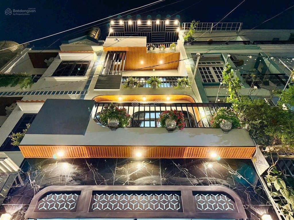 Bán gấp nhà ngay ngô quyền, p.8, quận 10, 64.5m2, 2tỷ850tr, đang cho thuê 19tr/th, sổ hồng riêng