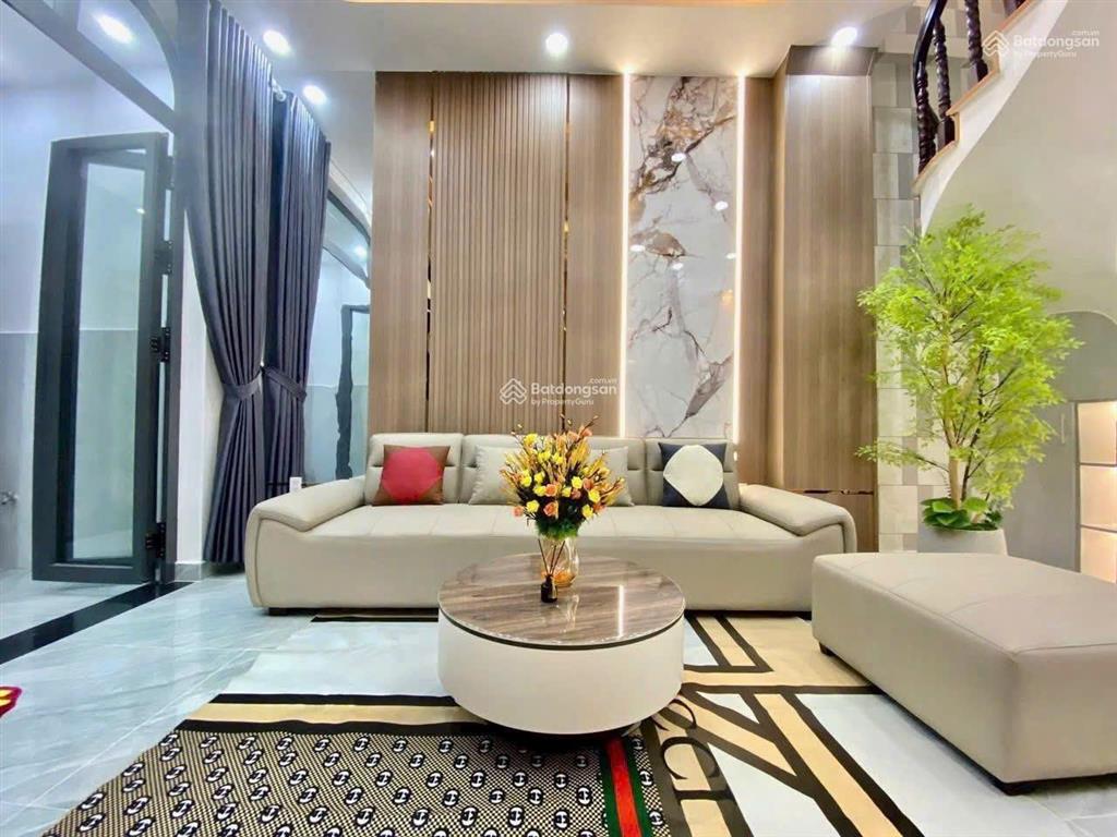 Bán gấp nhà ngay ngô quyền, p.8, quận 10, 64.5m2, 2tỷ850tr, đang cho thuê 19tr/th, sổ hồng riêng