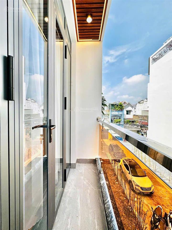 Chủ đi nước ngoài bán nhà đường sư vạn hạnh, p.14, q. 1o, 2 tỷ 890, 80m2, có hđ thuê 40tr/th.