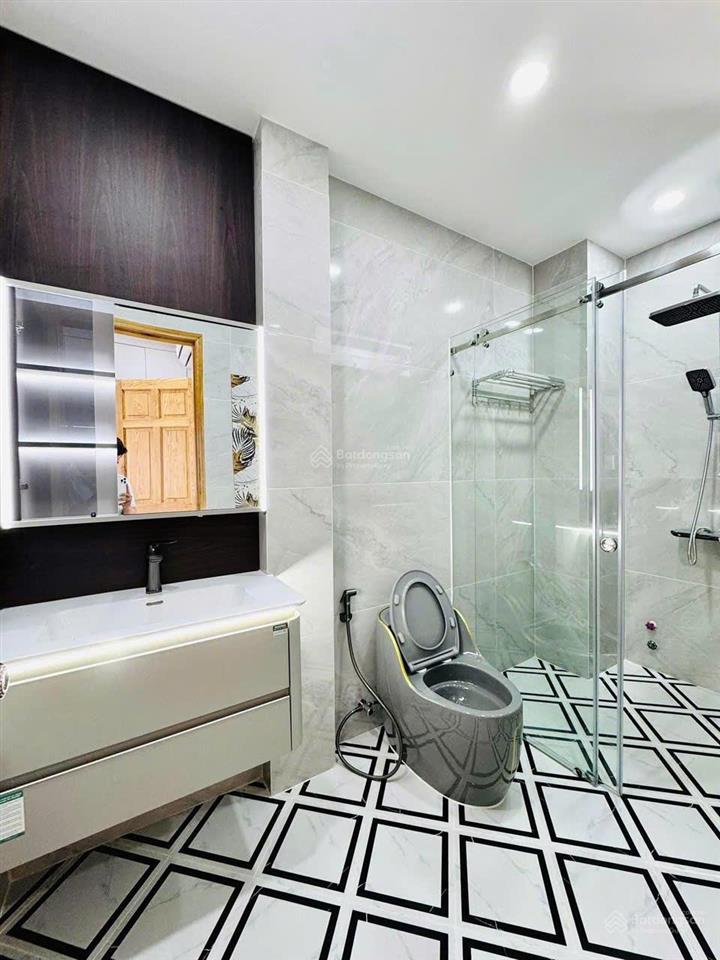 Chủ cần thu dòng tiền bán nhà đường lê hồng phong, p.10, q.10, 2 tỷ 690, 88m2, cho thuê 38tr/th.