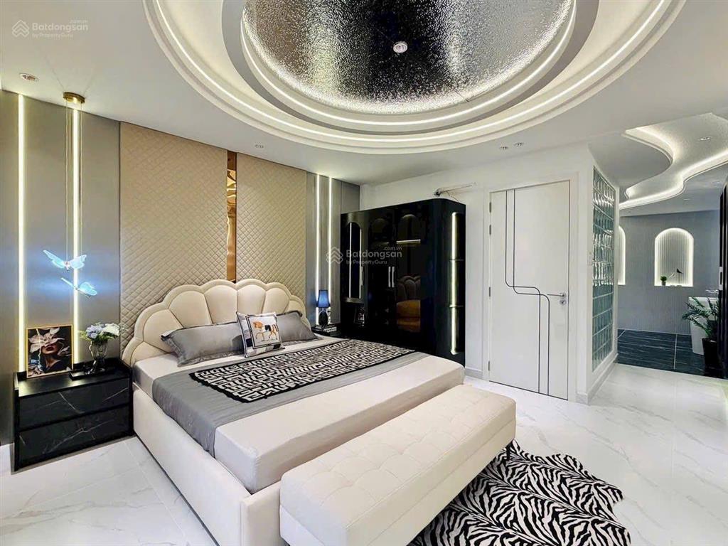 Con đi học nước ngoài chủ bán nhà 2 tỷ 450, đường trần phú, p.7, q. 5, 100m2, còn cho thuê 31 tr/th